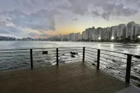 Grand Hotel Guarujá - A Sua Melhor Experiência Beira Mar na Praia! - vue sur la montagne