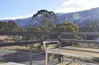 Oaks Lake Crackenback Resort - Mountain view
