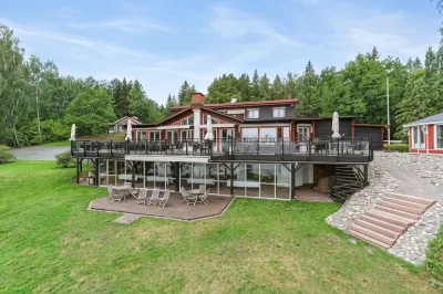 Hotel Ullinge Hotels near Fobos Trädgård