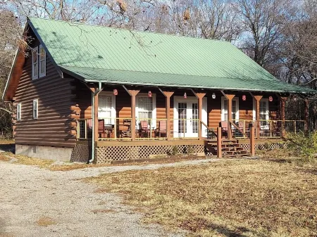 Relaxing Country Cabin. Near Lake Hudson.