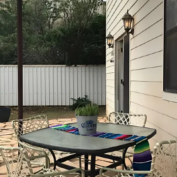 Great house for making memories! Two living areas, bar, and pool table