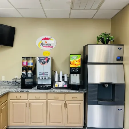 Super 8 by Wyndham Clear Lake