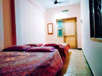 Suriya Lodge Hotel a Velanganni