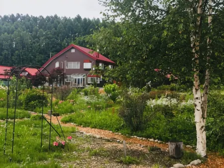 Pension and Gallery Natsuminosato Отели рядом с достопримечательностью «Seven Stars Tree»