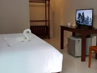 羅勇黃色小屋住宿加早餐旅館 鄰近班配碼頭的酒店