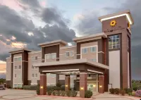 La Quinta Inn & Suites by Wyndham Big Spring Hotels near College Park Shopping Center