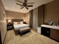 โรงแรมดิพลาซ่าการ์เด้นและเรสิเดนซ์ - ที่มีอ่างอาบน้ำ