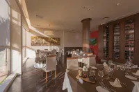 Grand Crucero Hotel