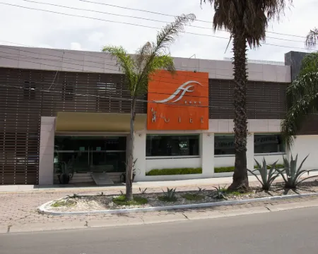 ホテル セント ジョージ セラヤのホテル