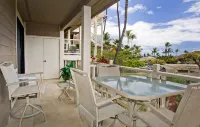 Spacious Lanai and Peek-a-Boo Ocean Views - Exquisite Vacation Oasis