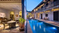 Noordin Mews