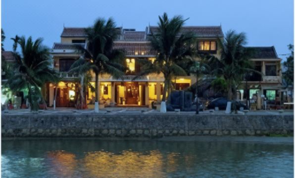 Long Life Riverside Hotel