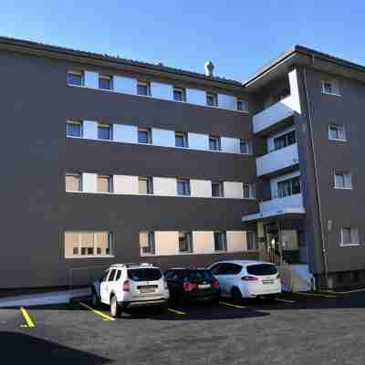 Nyon Hostel Hotel Exterior