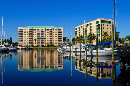 Beautiful 2 bedroom Condo in Harbor Towers @ Burnt Store Marina