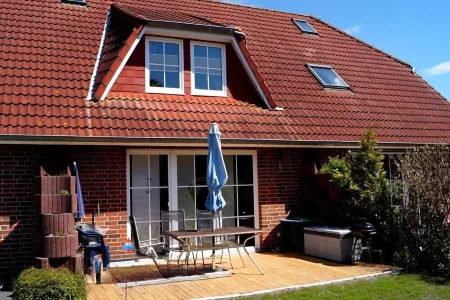 Relaxing in the romantic fishing village Ditzum