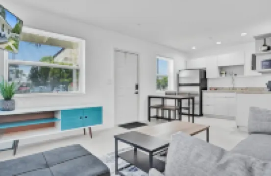 Modern Hallandale Apt w/ Backyard Near Beach