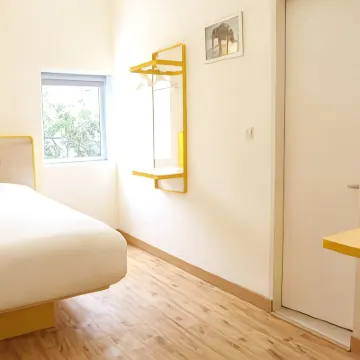 Bloomrooms @ Link Road Hotels near Hazrat Nizamuddin Station