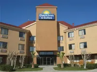 Days Inn & Suites by Wyndham DeSoto Hotel di DeSoto