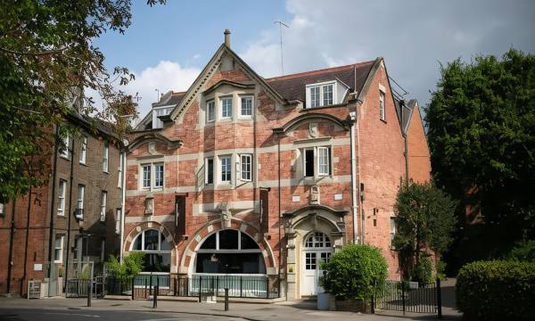 One Warwick Park Hotel