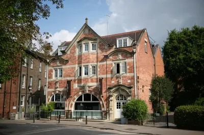 壹華威公園酒店 鄰近Number One Cafe的酒店