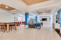 Holiday Inn Express & Suites Lake Elsinore Hotels in Perris