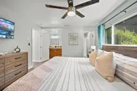 Cozy Coastal Hangout-Pool, Spa & Game Night Ready! فنادق في أوسيانسيدي