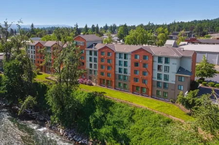 Holiday Inn Express Portland SE - Clackamas Area Отели рядом с достопримечательностью «Mary S. Young Park»