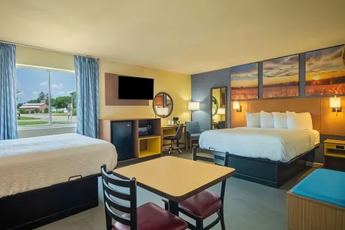 Days Inn by Wyndham Evansdale Waterloo