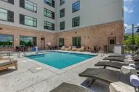 DoubleTree by Hilton Charleston Riverview - Pools