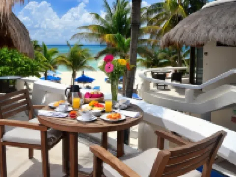 Playa Palms Beach Hotel Отели рядом с достопримечательностью «Пляжный клуб Kool»