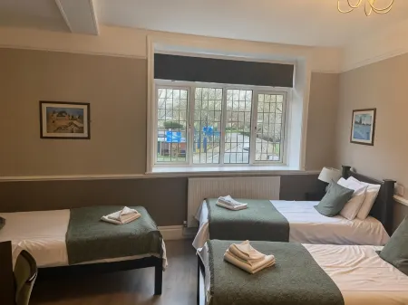 The Swan Inn Pub Отели рядом со станцией Feltham