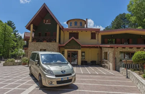 德拉波斯塔諾瓦酒店