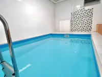 Gallery Hotel Sis Các khách sạn gần Sân vận động Eden