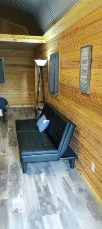 The knotty pine cabin, Tiny House