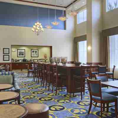 ハンプトン イン & スイーツ リッジクレスト Dining/Meeting Rooms