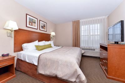 聴覚アクセシブルステューディオスイート(クイーン)(車いす対応シャワー) キャンドルウッド スイーツ エルミラ ホースヘッズの写真