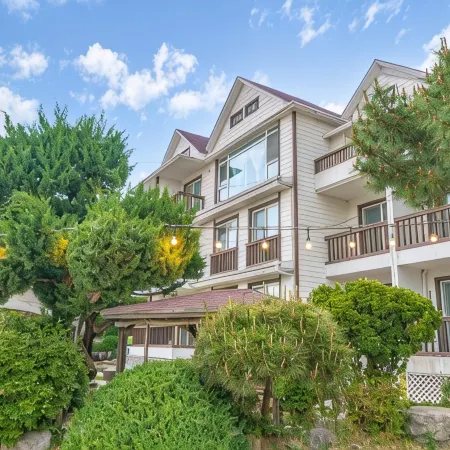 Samcheok Seaside Bed and Breakfast (Yonghwa Beach, Marine Cable Car, Marine Rail Bike)