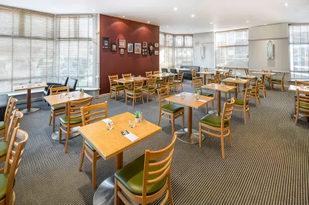 Holiday Inn Basingstoke Отели в г. Олд Бейсинг энд Личпит