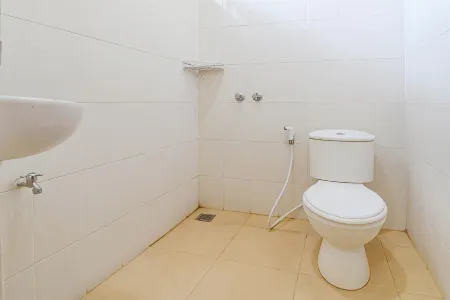 Miraa Guest House & Resto Отели рядом с достопримечательностью «Kampus FKIP UNMAS»