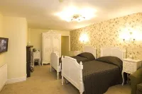 The Kings Arms and Royal Hotel, Godalming, Surrey Hotels in Godalming