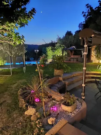 Superb Apt 3p garden level villa with pool