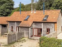 BUTTERCUP COTTAGE  in beautiful Devon countryside.