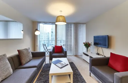 Shortstaymk Vizion Apartments, with Free Superfast wi-fi, Parking, Sky Sports and Movies Отели в г. Милтон-Кейнс