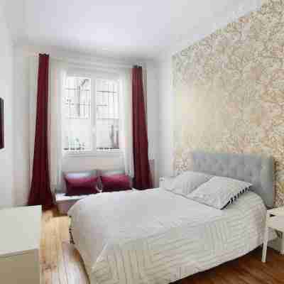 Charming apartment in the heart of Paris Rooms