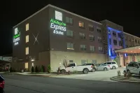Holiday Inn Express & Suites MERRILLVILLE by IHG