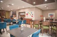 Holiday Inn Express & Suites Norfolk by IHG - breakfast