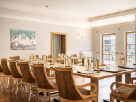 อองรี โรงแรม คิทซ์บูเฮล โรงแรมในคิทซ์บูเฮล