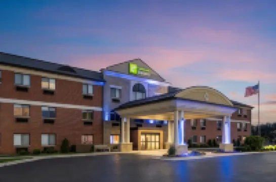 Holiday Inn Express SHEBOYGAN-KOHLER (I-43) by IHG