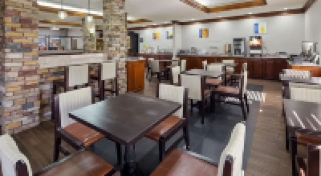 拜倫貝斯特韋斯特套房酒店