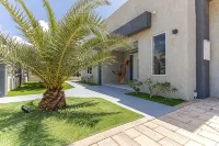 Luxury Modern Villa-Pool, Ocean View Deck, In/Outdoor Kitchen, 5min to the beach - Villas